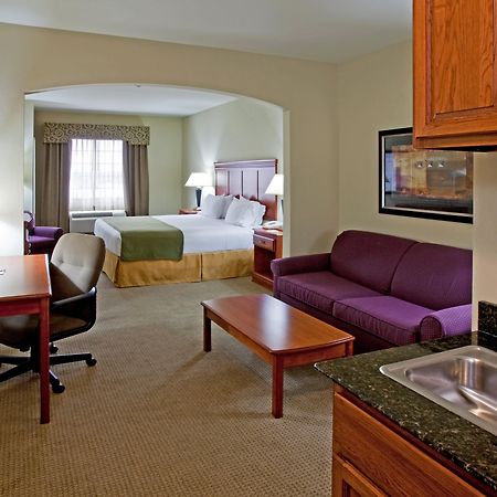 Holiday Inn Express Hotel And Suites Ada By Ihg Room photo