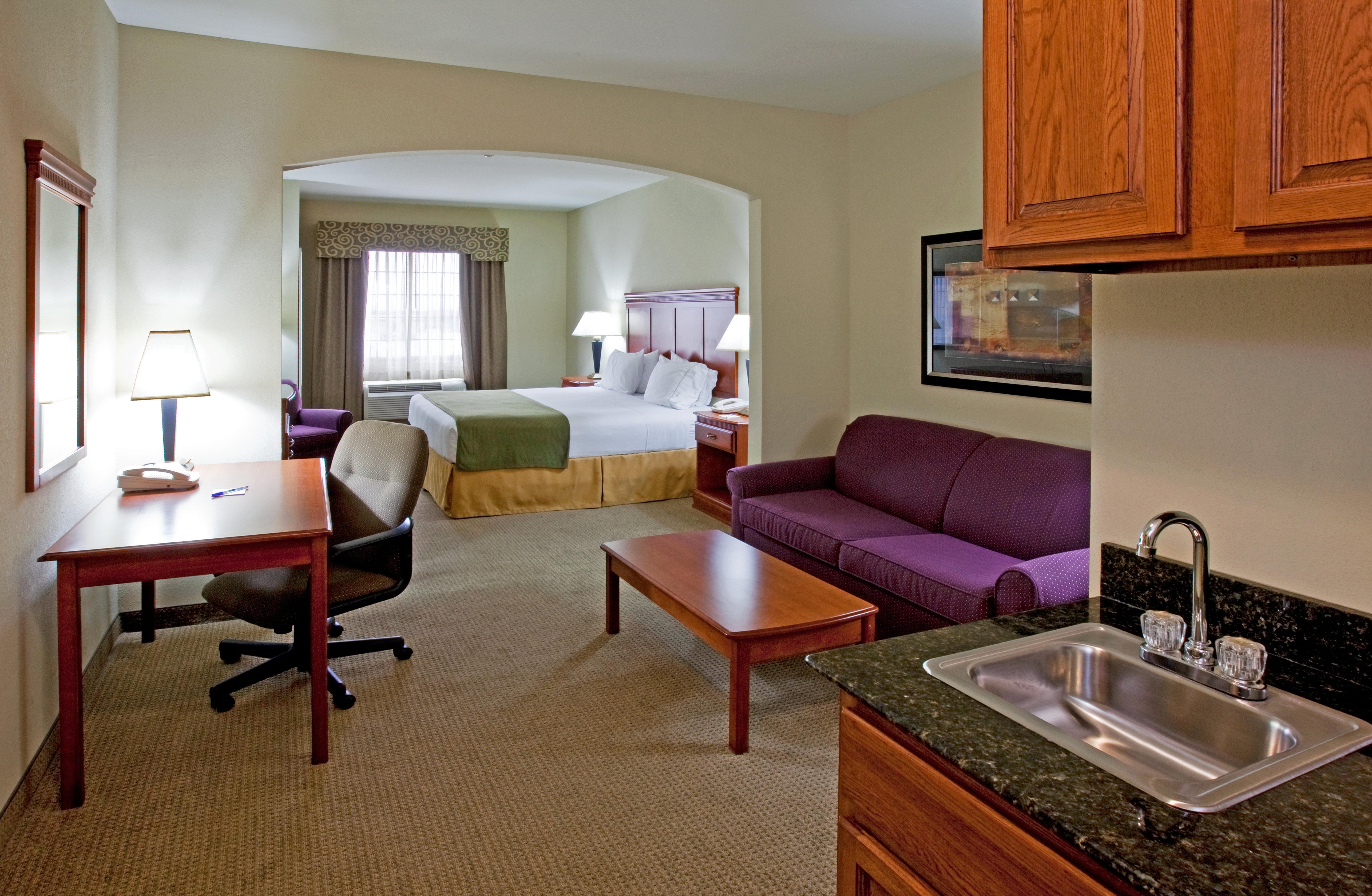 Holiday Inn Express Hotel And Suites Ada By Ihg Room photo