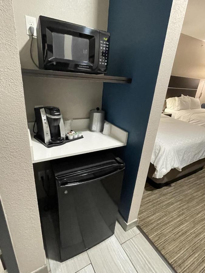 Holiday Inn Express Hotel And Suites Ada By Ihg Exterior photo