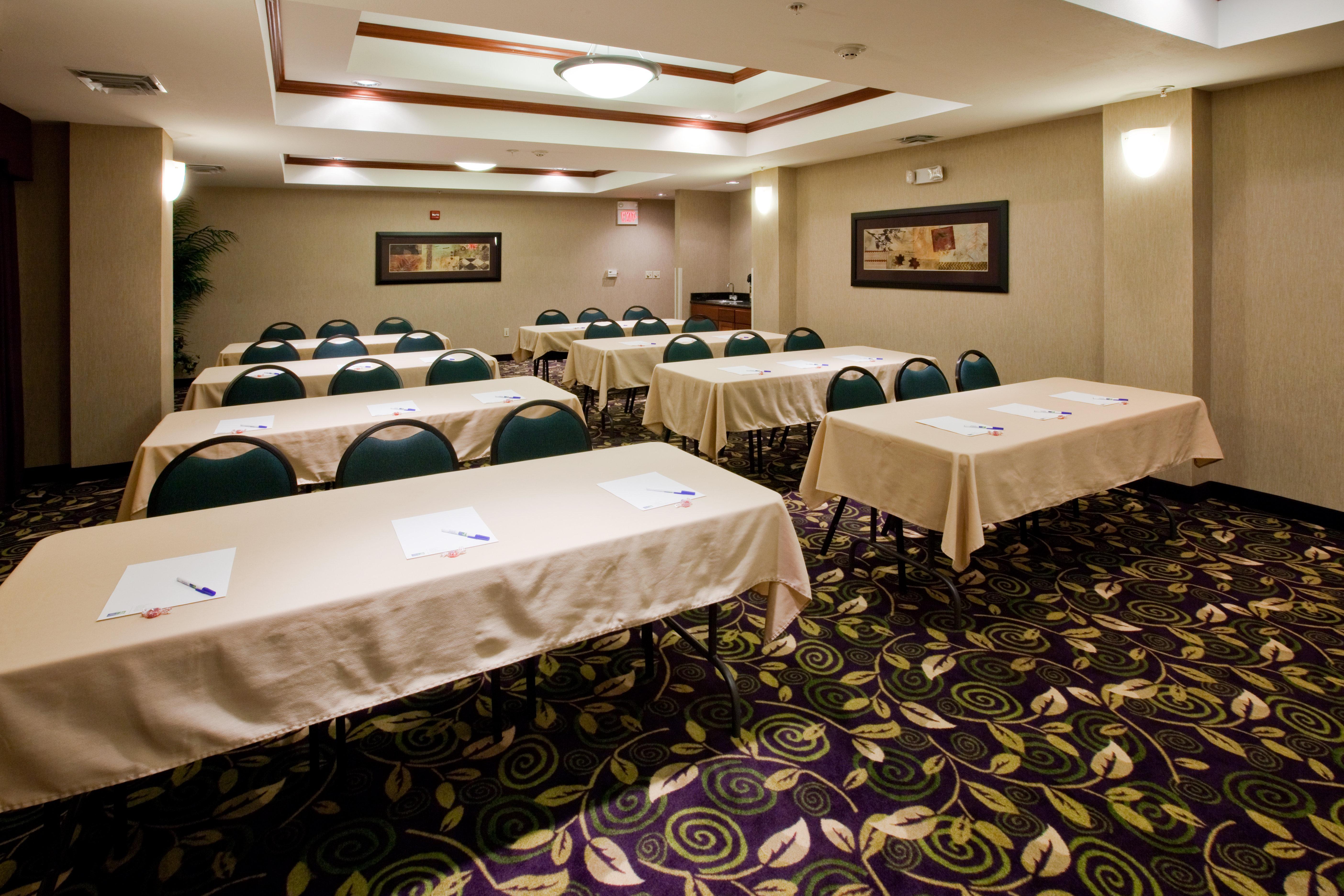 Holiday Inn Express Hotel And Suites Ada By Ihg Exterior photo
