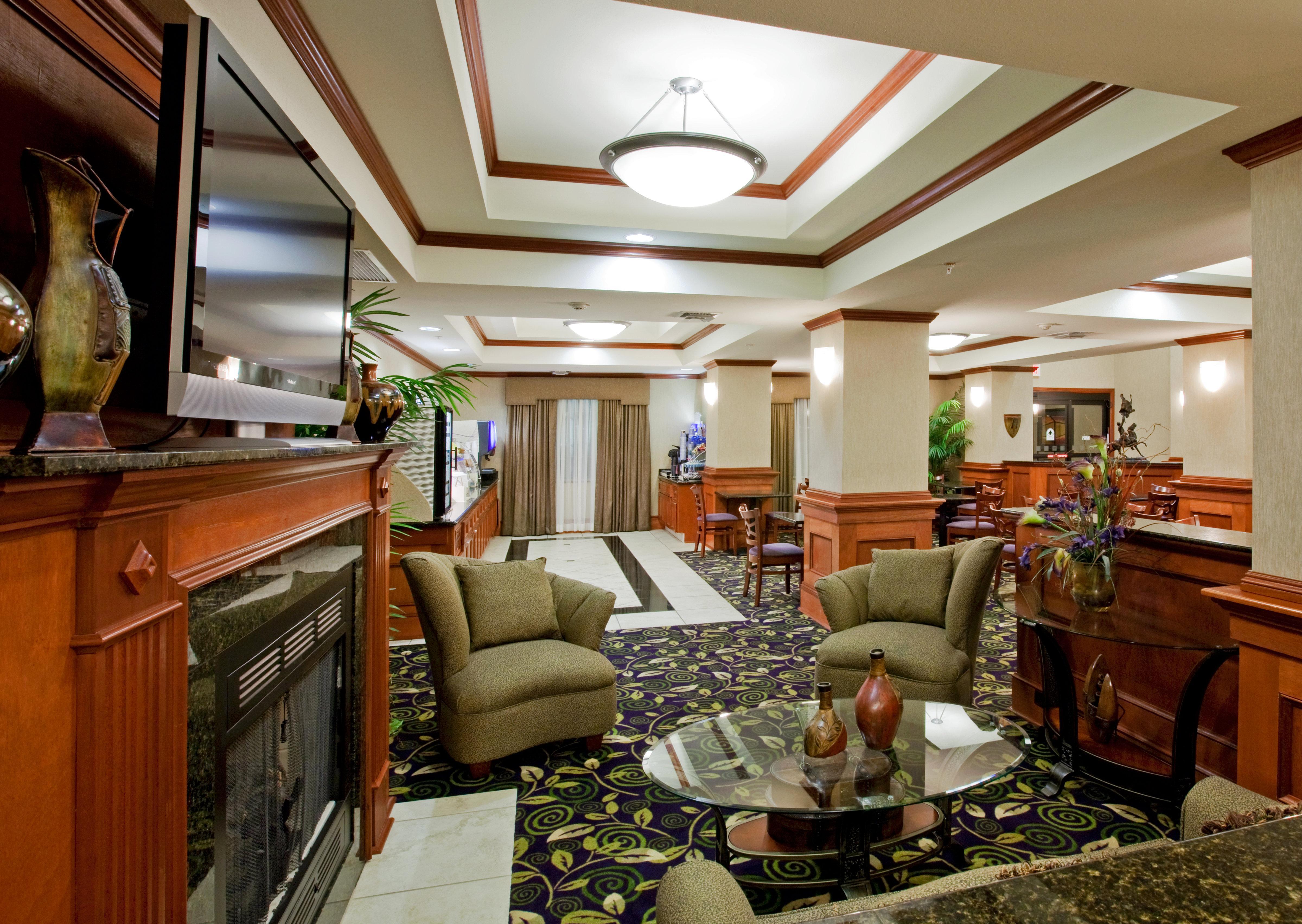 Holiday Inn Express Hotel And Suites Ada By Ihg Exterior photo